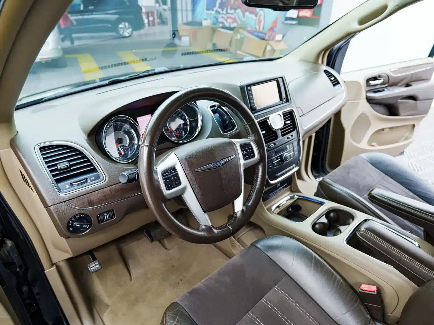 2013 Chrysler Grand Voyager (Imported) 3.6L Luxury Edition — миниатюра 10