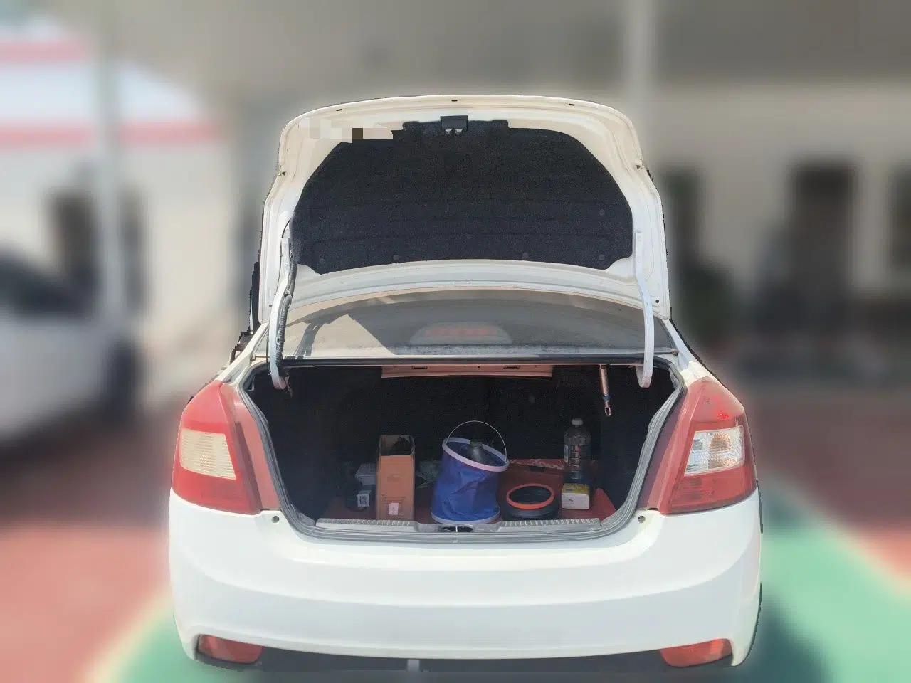 Geely Auto Diamond 2015 Sedan 1.5L Manual SuperDeluxe Model — миниатюра 20