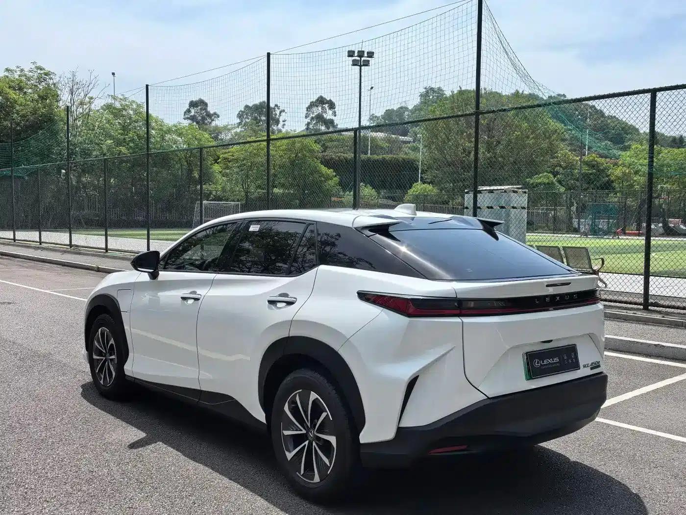 Lexus RZ 2023 450e AWD Luxury Edition — миниатюра 4
