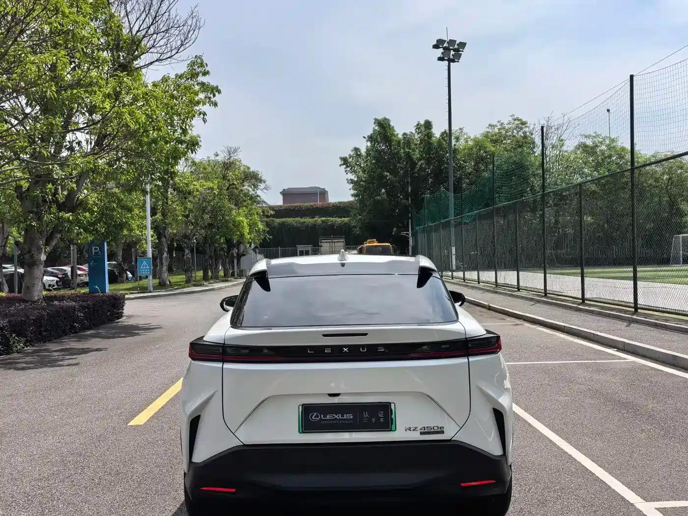 Lexus RZ 2023 450e AWD Luxury Edition — миниатюра 5
