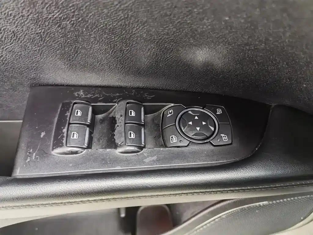 Lincoln MKX 2017 2.0T Two-Wheel Drive Premium Edition — миниатюра 9