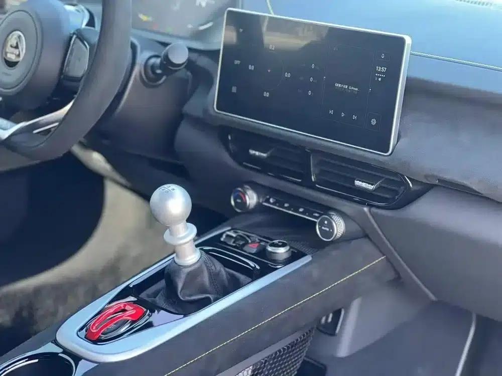 2022 EMIRA 3.5T V6 Manual First Edition — миниатюра 7