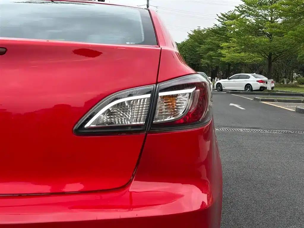 Mazda 3 Axela 2011 Sedan 1.6L Automatic Comfort — миниатюра 13