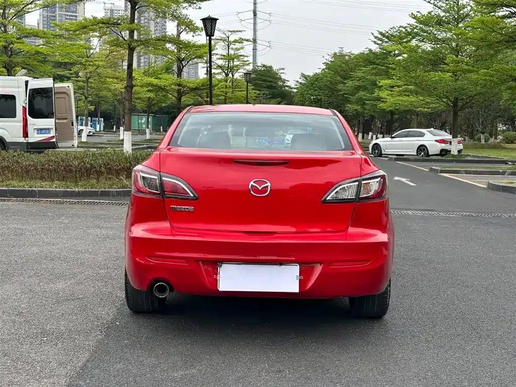 Mazda 3 Axela 2011 Sedan 1.6L Automatic Comfort — миниатюра 16