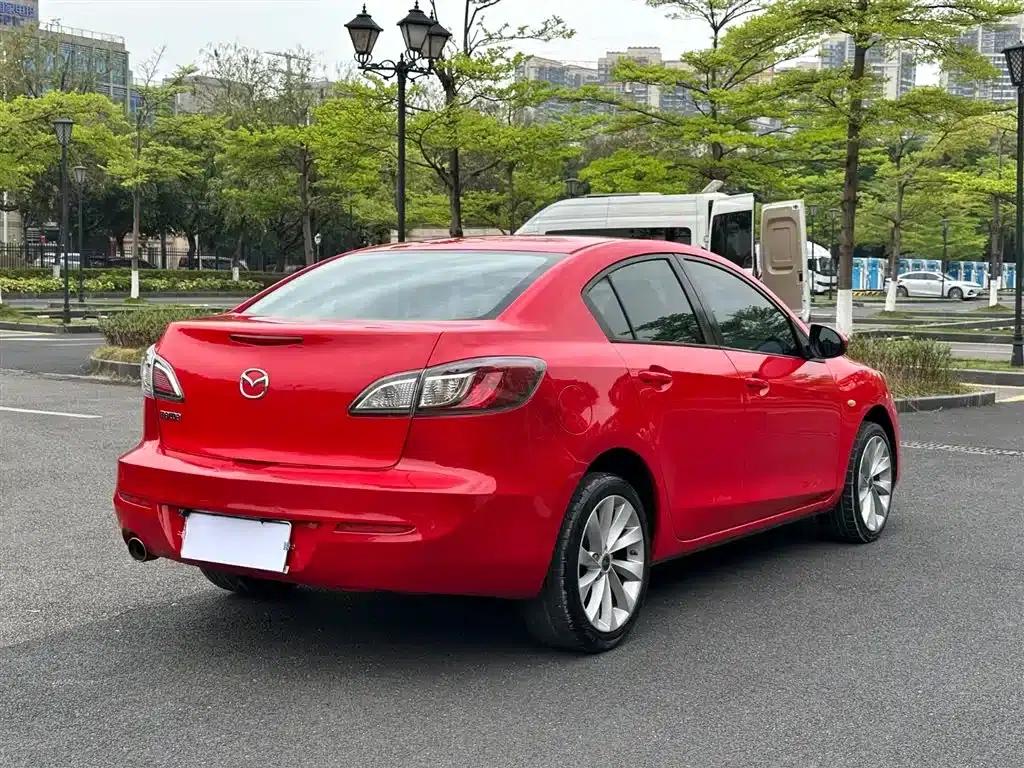 Mazda 3 Axela 2011 Sedan 1.6L Automatic Comfort — миниатюра 17