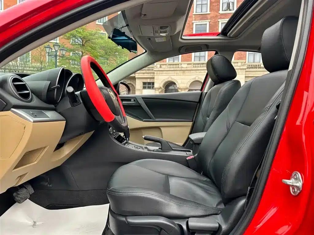 Mazda 3 Axela 2011 Sedan 1.6L Automatic Comfort — миниатюра 5