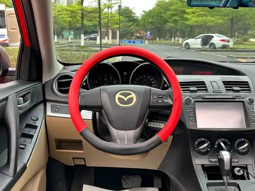 Mazda 3 Axela 2011 Sedan 1.6L Automatic Comfort — миниатюра 7