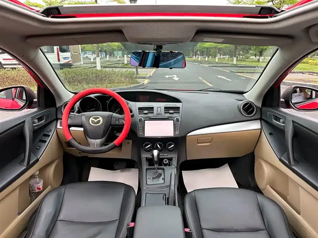 Mazda 3 Axela 2011 Sedan 1.6L Automatic Comfort — миниатюра 8
