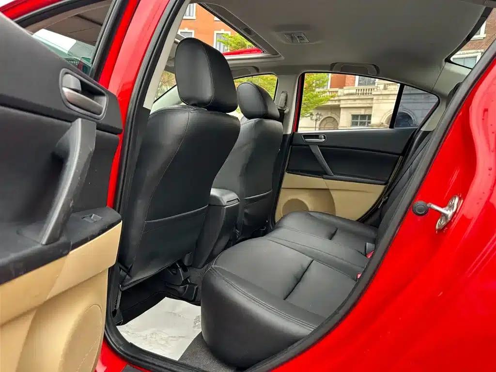 Mazda 3 Axela 2011 Sedan 1.6L Automatic Comfort — миниатюра 9
