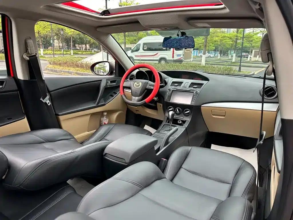 Mazda 3 Axela 2011 Sedan 1.6L Automatic Comfort — миниатюра 10