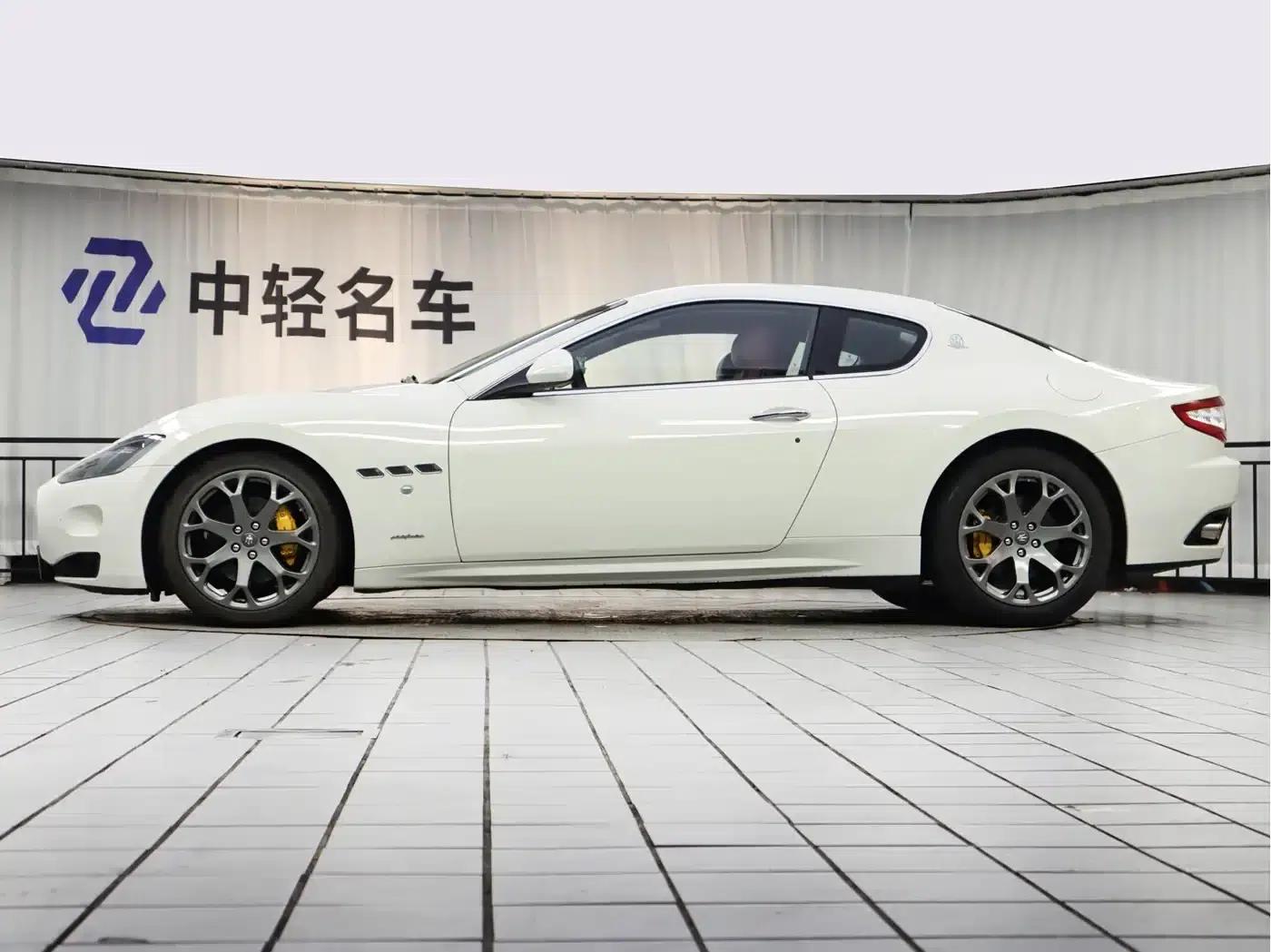 2013 GranTurismo 4.2L Automatic — миниатюра 3