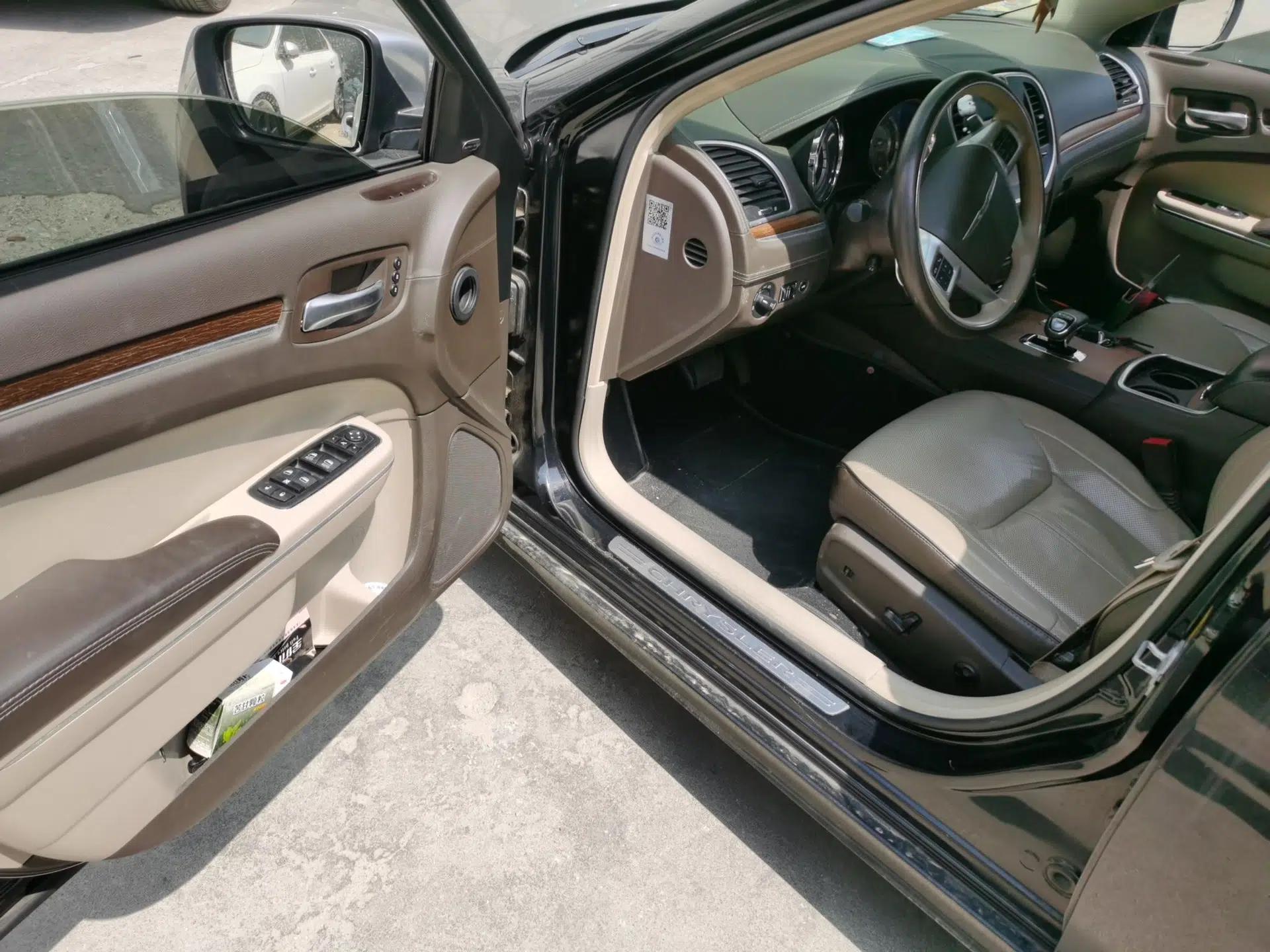 Chrysler 300C 2014 3.0L Excellence Edition — миниатюра 17