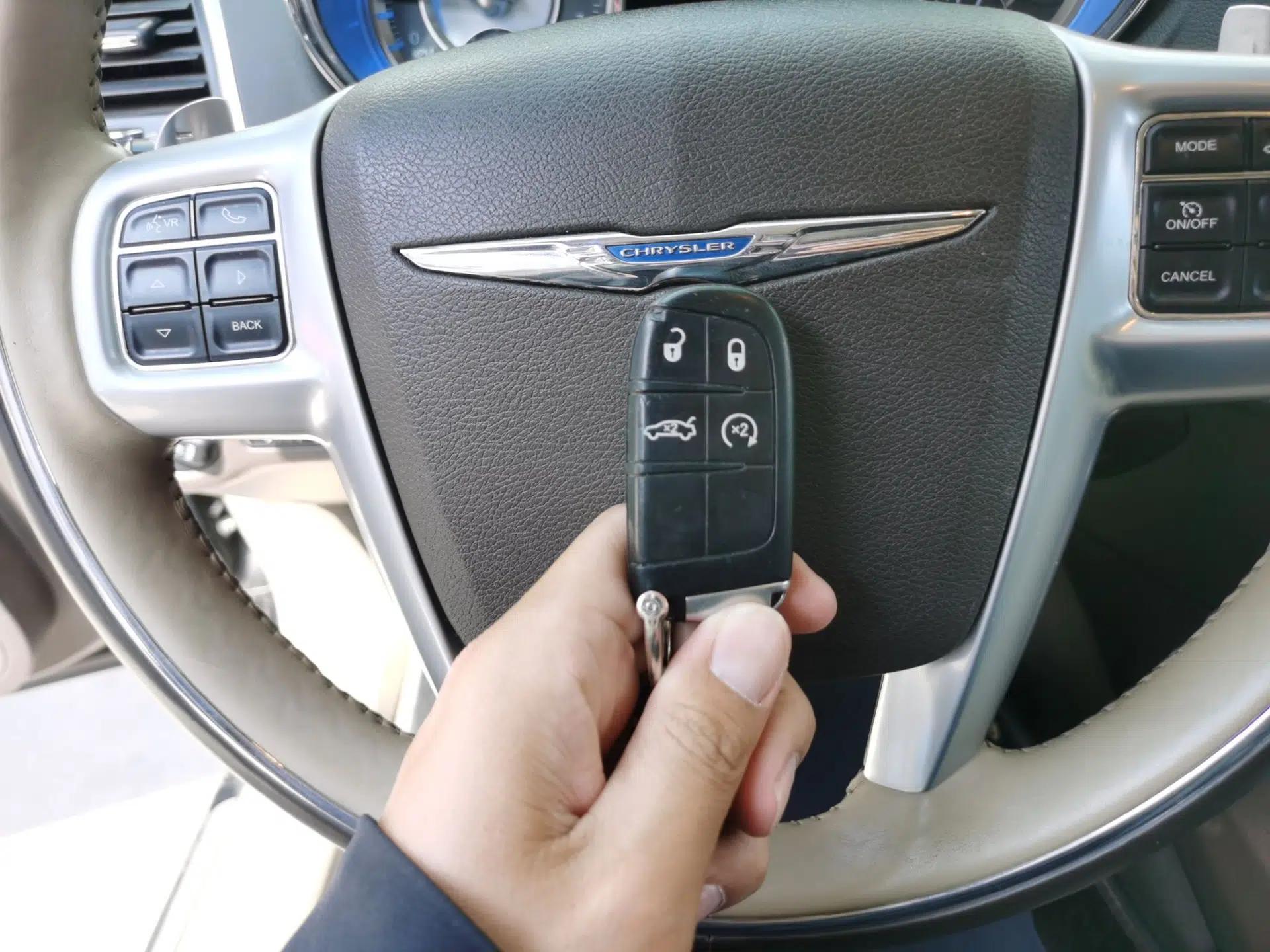 Chrysler 300C 2014 3.0L Excellence Edition — миниатюра 9