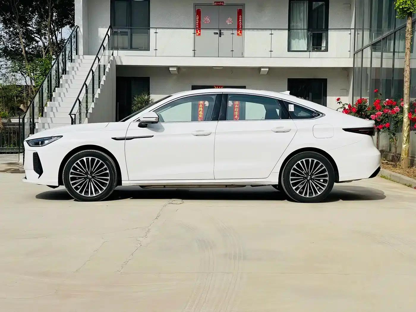 Fengyun A8L 2025 1.5TGDI 145km Luxury Edition — миниатюра 17