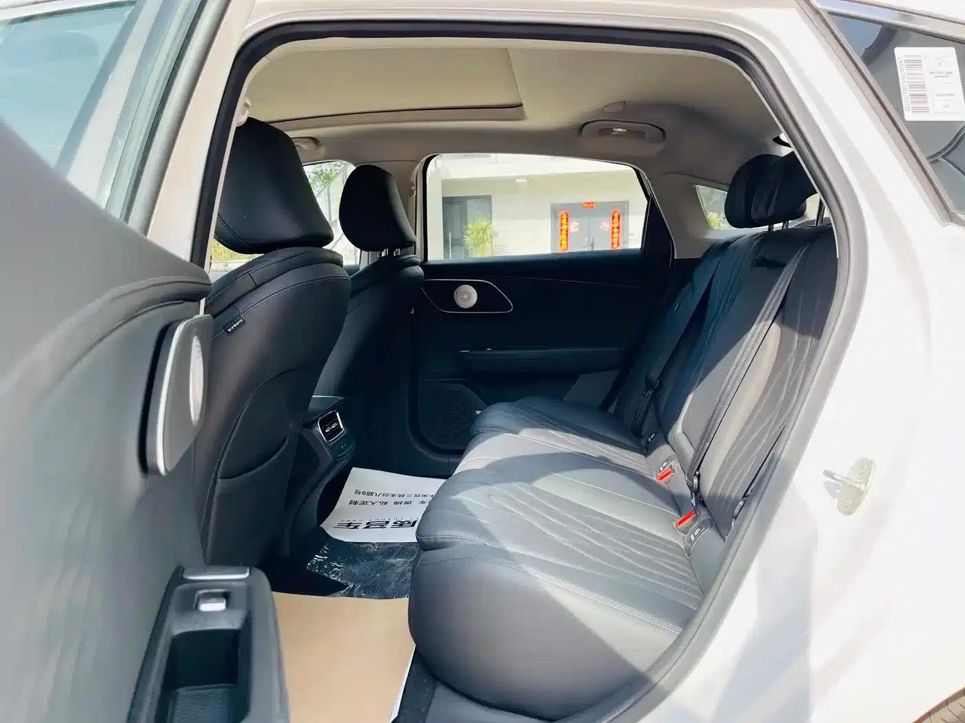 Fengyun A8L 2025 1.5TGDI 145km Luxury Edition — миниатюра 7