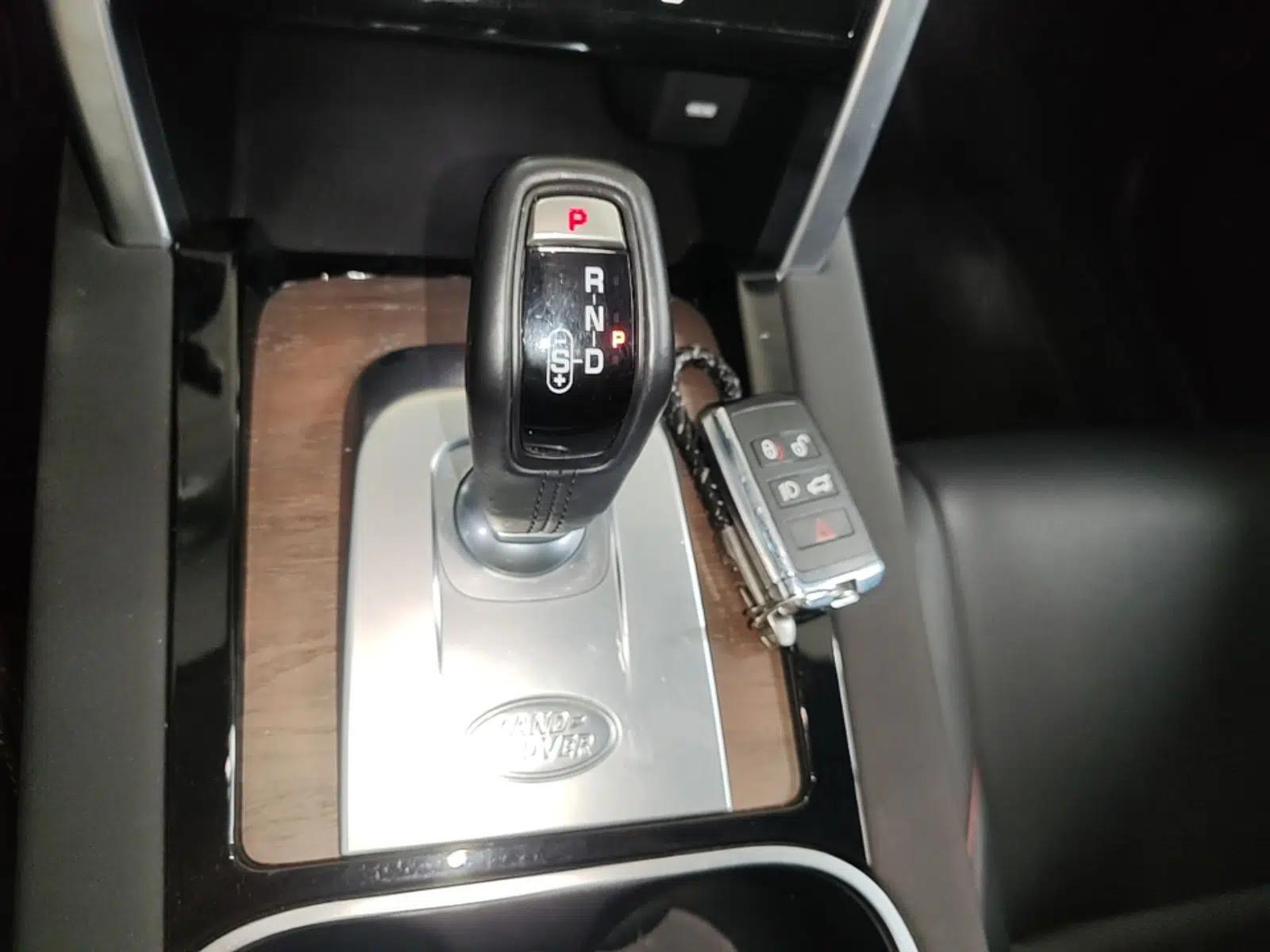 Land Rover Discovery Sport New Energy 2021 P300e Performance Tech Edition — миниатюра 17