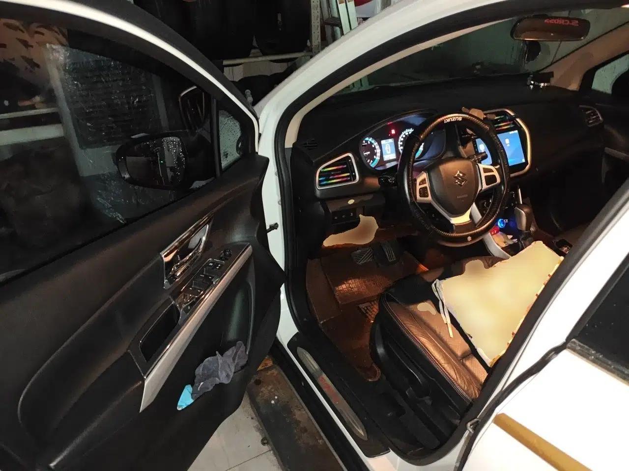 Suzuki S-Cross 2014 1.6L CVT Two-Wheel Drive Elite Version — миниатюра 17