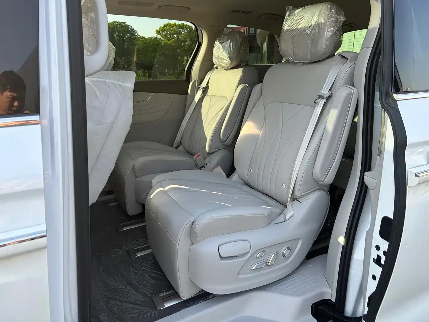 Roewe iMAX8 New Energy 2025 1.5T DMH Luxury Edition — миниатюра 11