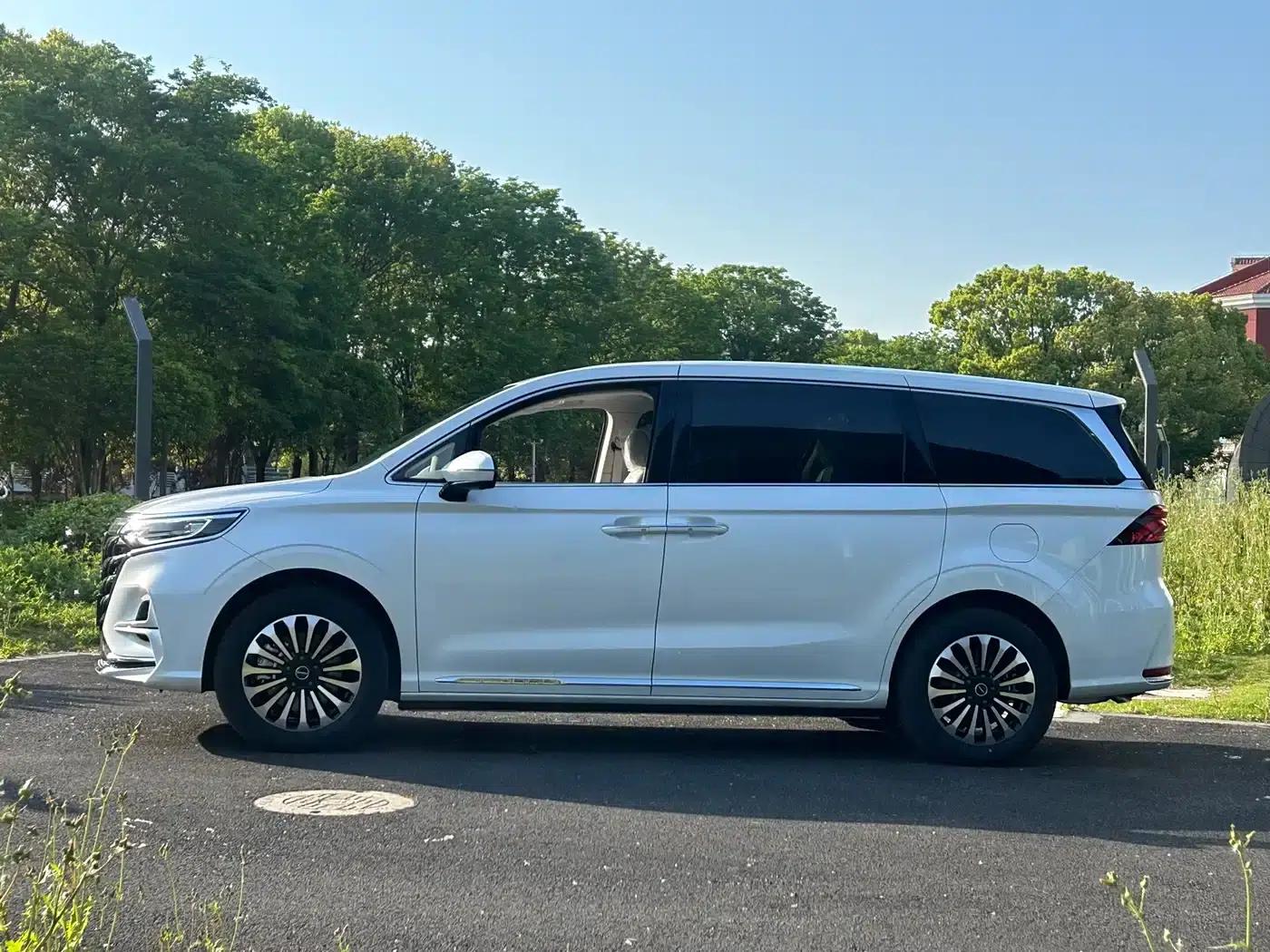 Roewe iMAX8 New Energy 2025 1.5T DMH Luxury Edition — миниатюра 4