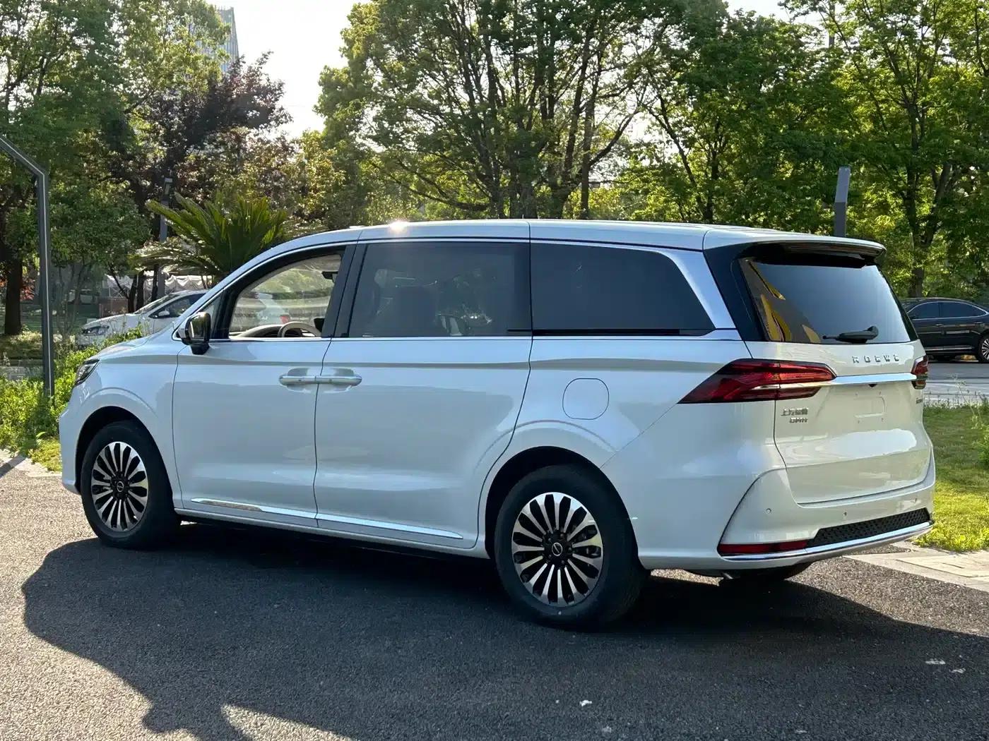 Roewe iMAX8 New Energy 2025 1.5T DMH Luxury Edition — миниатюра 5