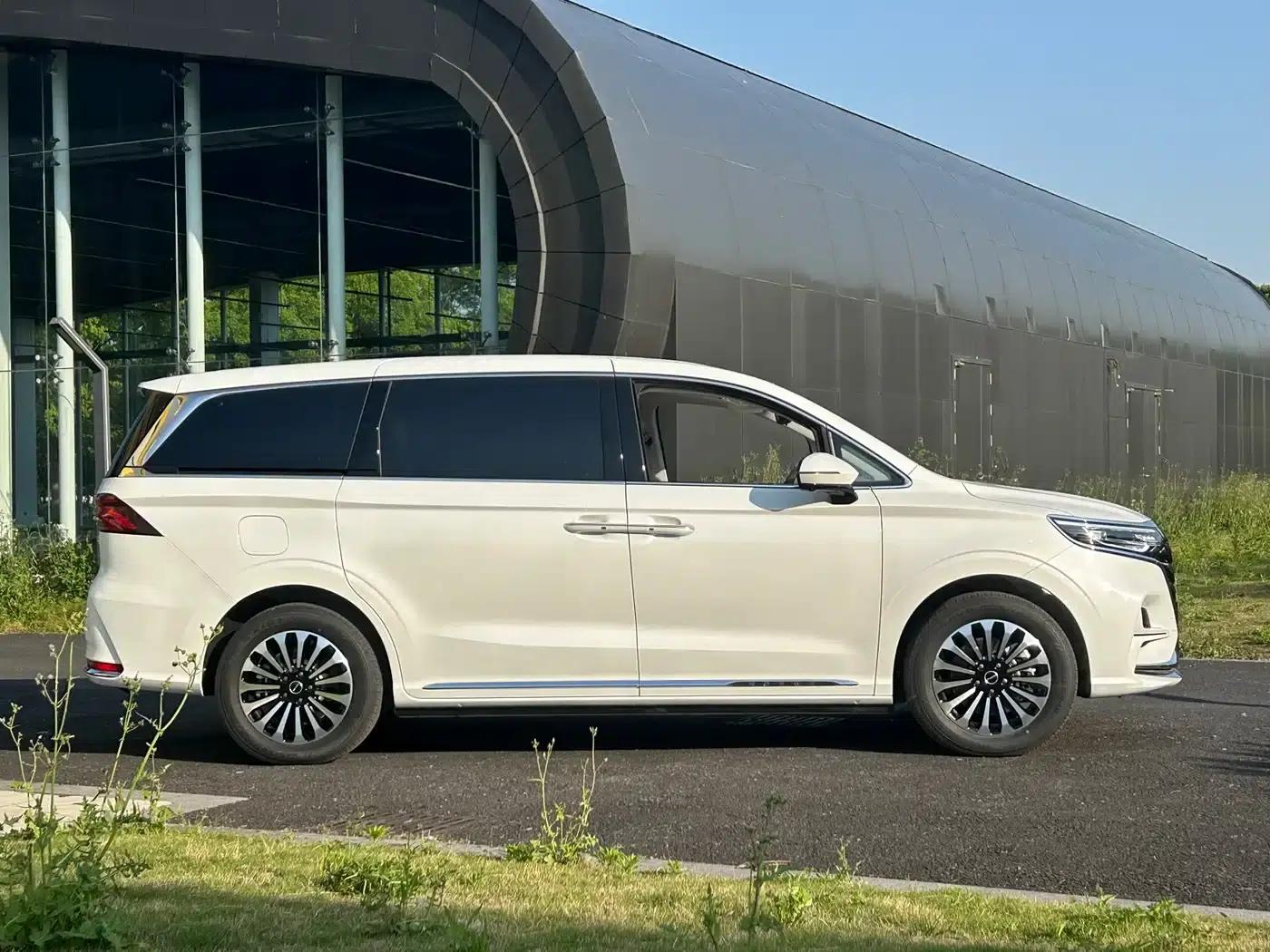 Roewe iMAX8 New Energy 2025 1.5T DMH Luxury Edition — миниатюра 8
