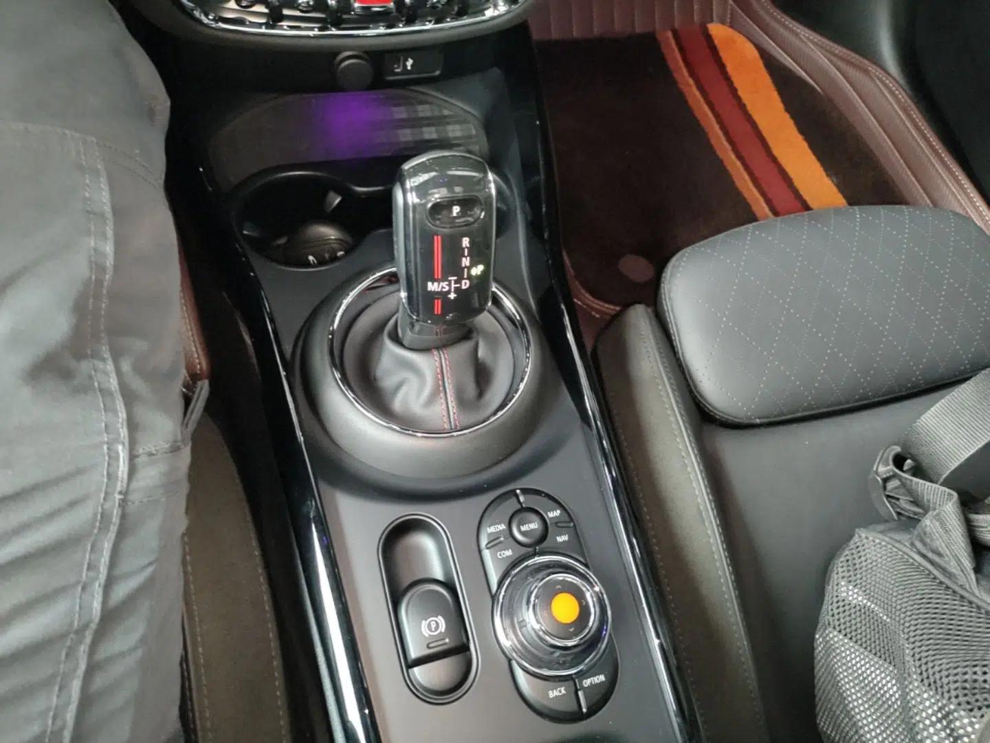 MINI JCW CLUBMAN 2021 2.0T JOHN COOPER WORKS ALL-IN — миниатюра 17