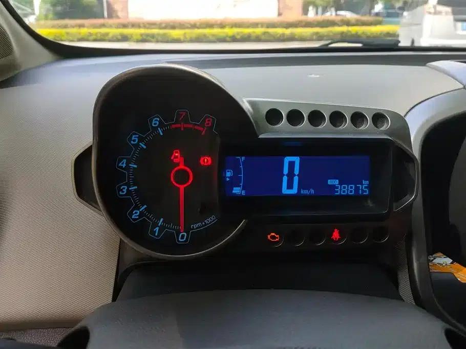 2011 Aveo Sedan 1.4L MT SE — миниатюра 14