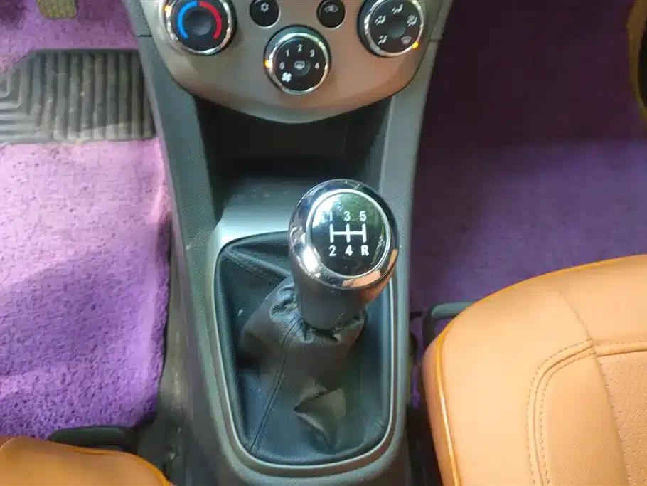 2011 Aveo Sedan 1.4L MT SE — миниатюра 16