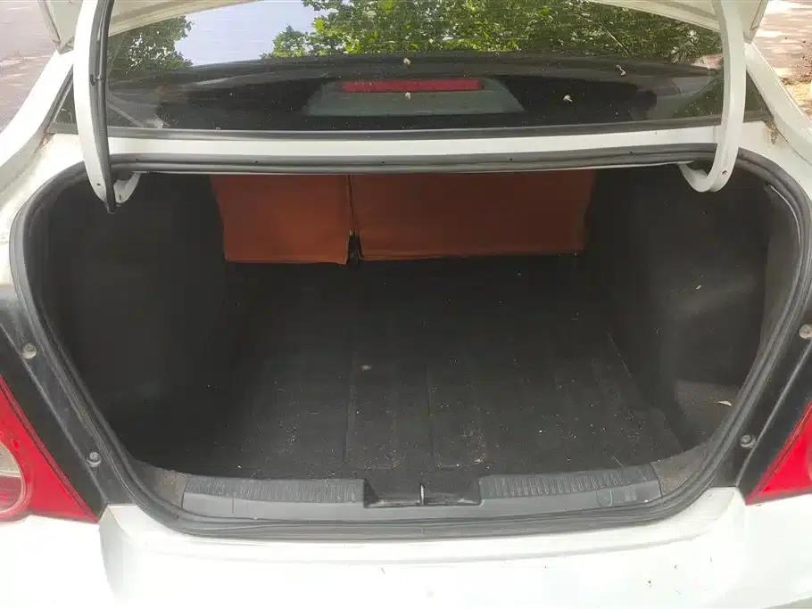 2011 Aveo Sedan 1.4L MT SE — миниатюра 4