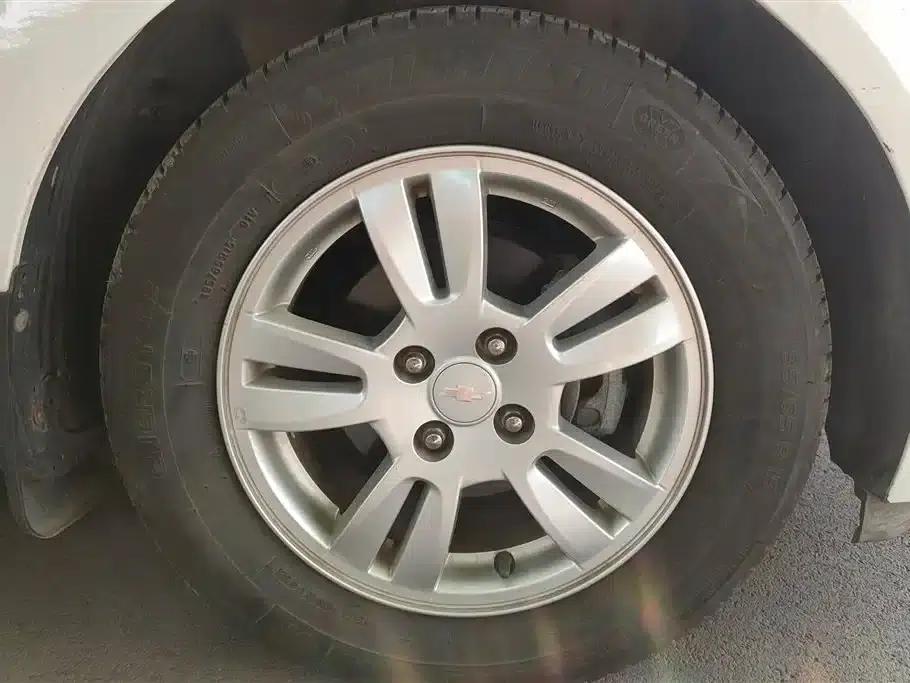 2011 Aveo Sedan 1.4L MT SE — миниатюра 6