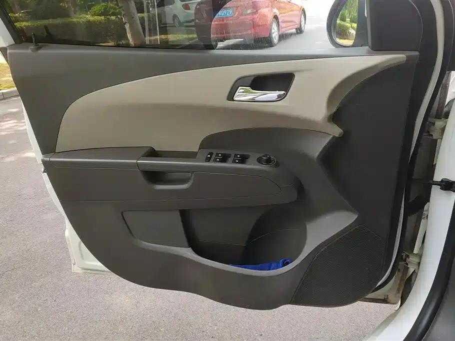 2011 Aveo Sedan 1.4L MT SE — миниатюра 7
