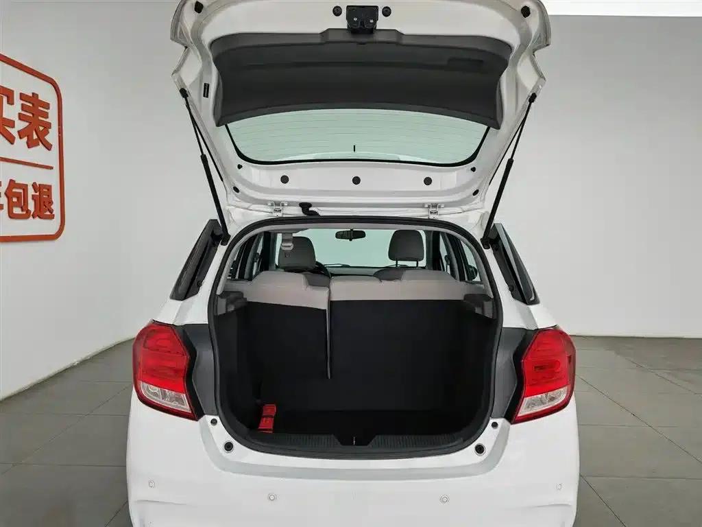 Chevrolet Aveo RV 2016 1.5L Automatic Comfortline Edition — миниатюра 16