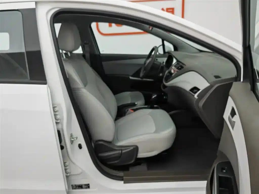 Chevrolet Aveo RV 2016 1.5L Automatic Comfortline Edition — миниатюра 23