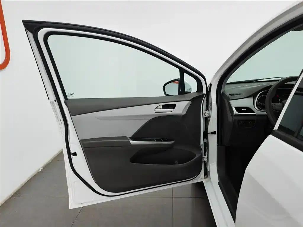Chevrolet Aveo RV 2016 1.5L Automatic Comfortline Edition — миниатюра 8