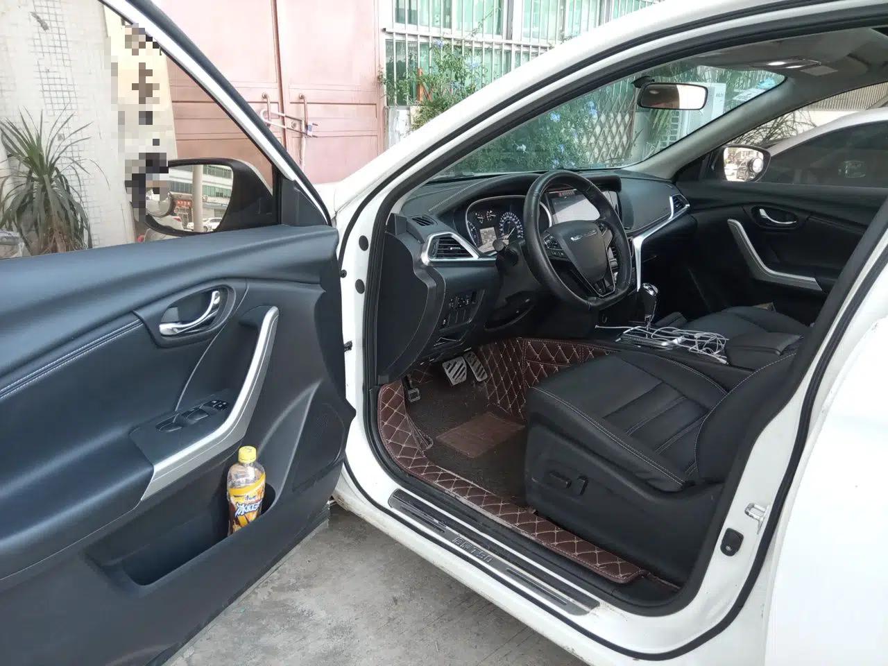 Venucia T90 2018 2.0L CVT Smart Connect Luxury Edition China V Standard — миниатюра 17
