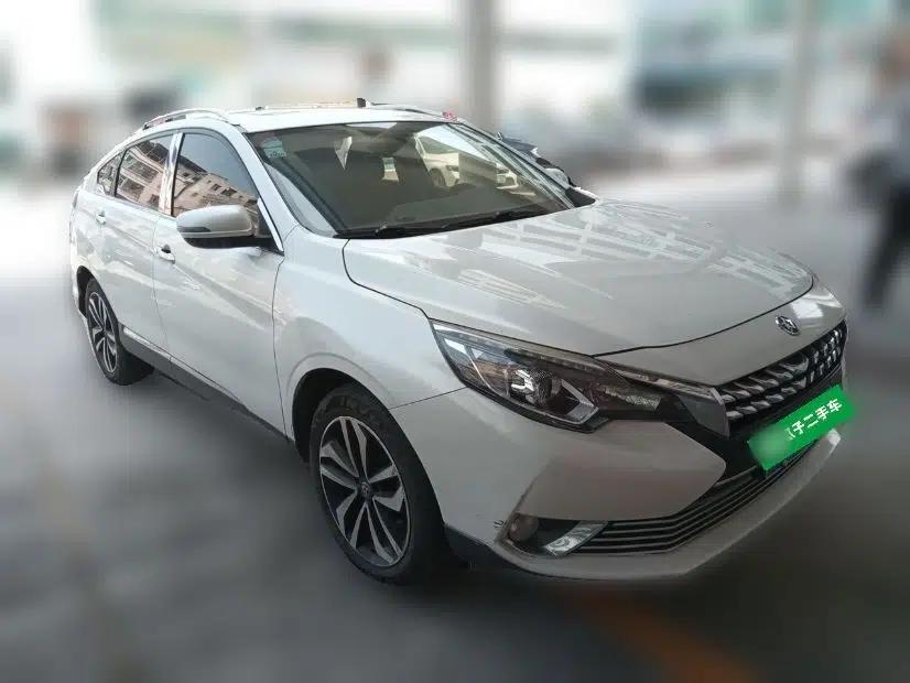 Venucia T90 2018 2.0L CVT Smart Connect Luxury Edition China V Standard — миниатюра 3