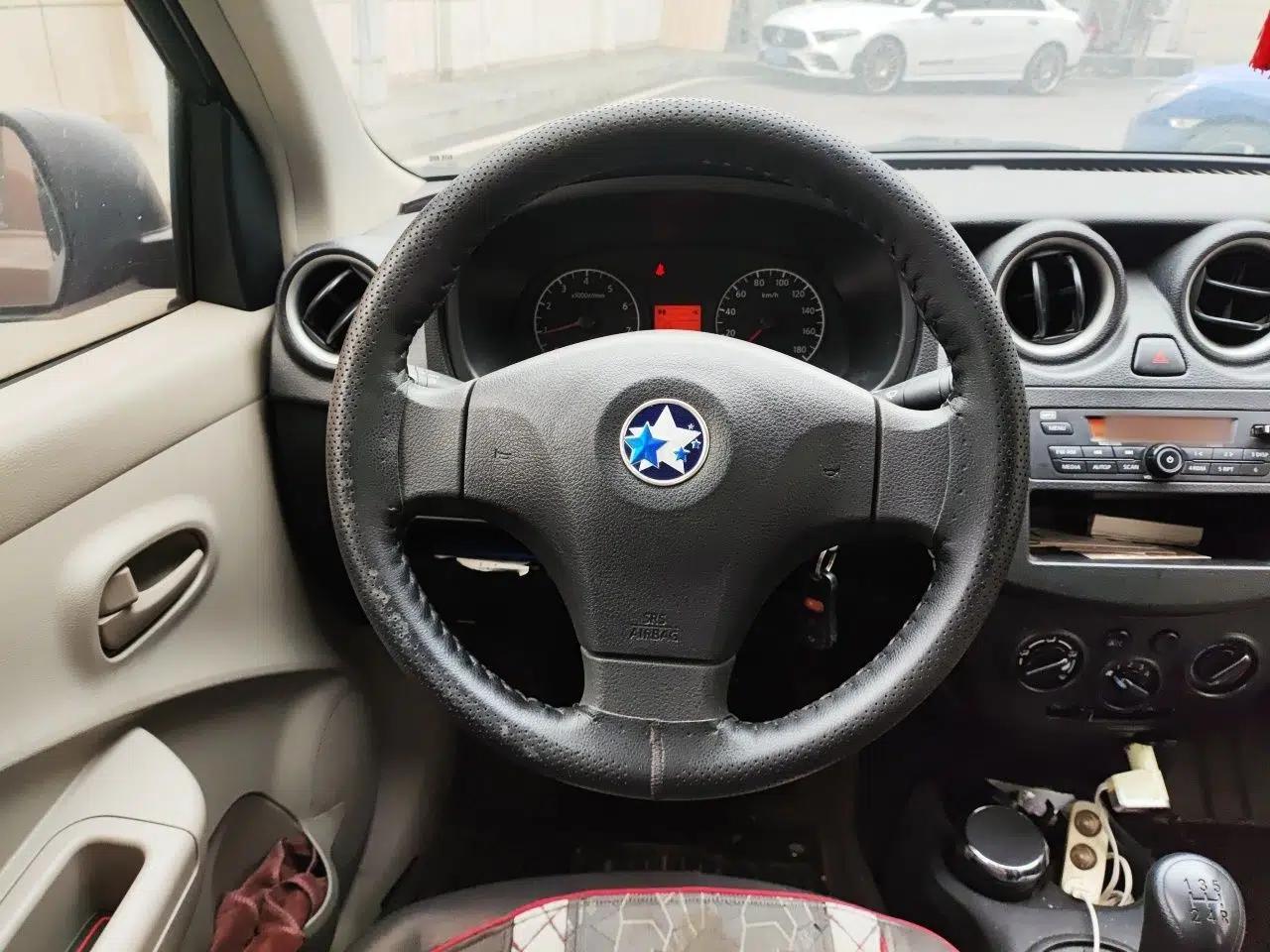 Venucia R30 2014 1.2L Manual Enjoyment Edition — миниатюра 11