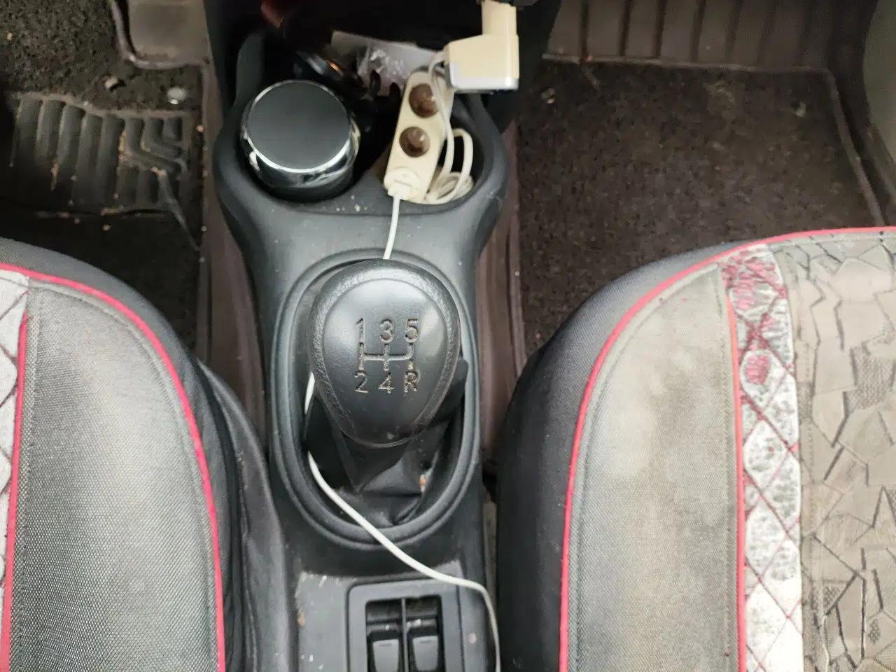 Venucia R30 2014 1.2L Manual Enjoyment Edition — миниатюра 15