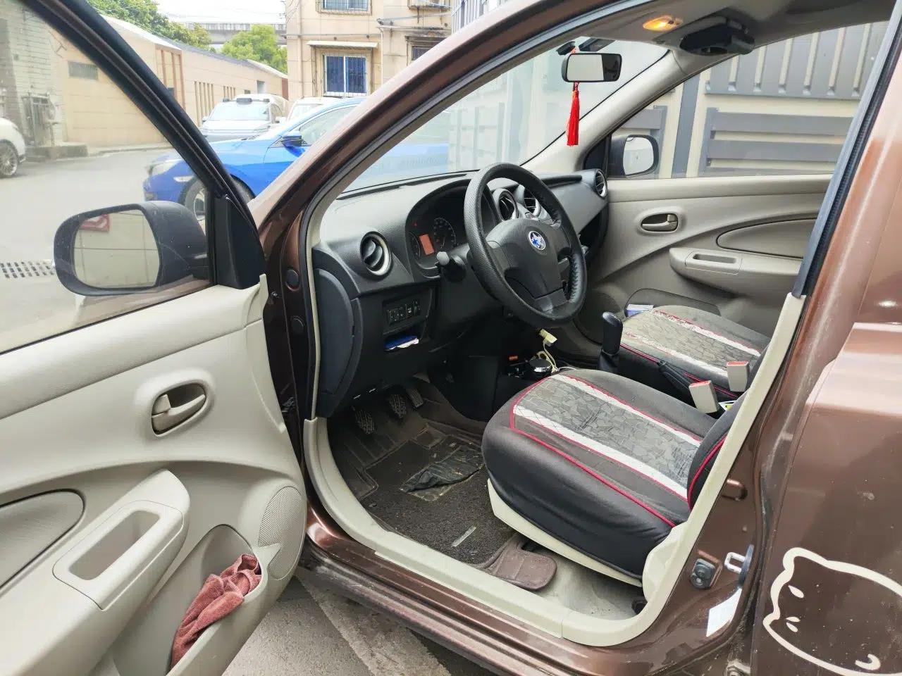 Venucia R30 2014 1.2L Manual Enjoyment Edition — миниатюра 17