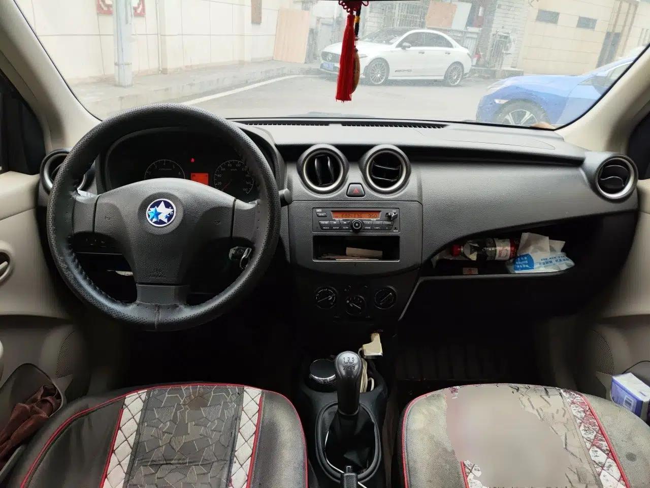 Venucia R30 2014 1.2L Manual Enjoyment Edition — миниатюра 10