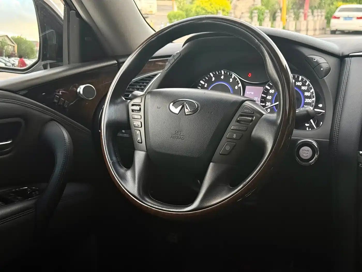 2011 Infiniti QX56 — миниатюра 6