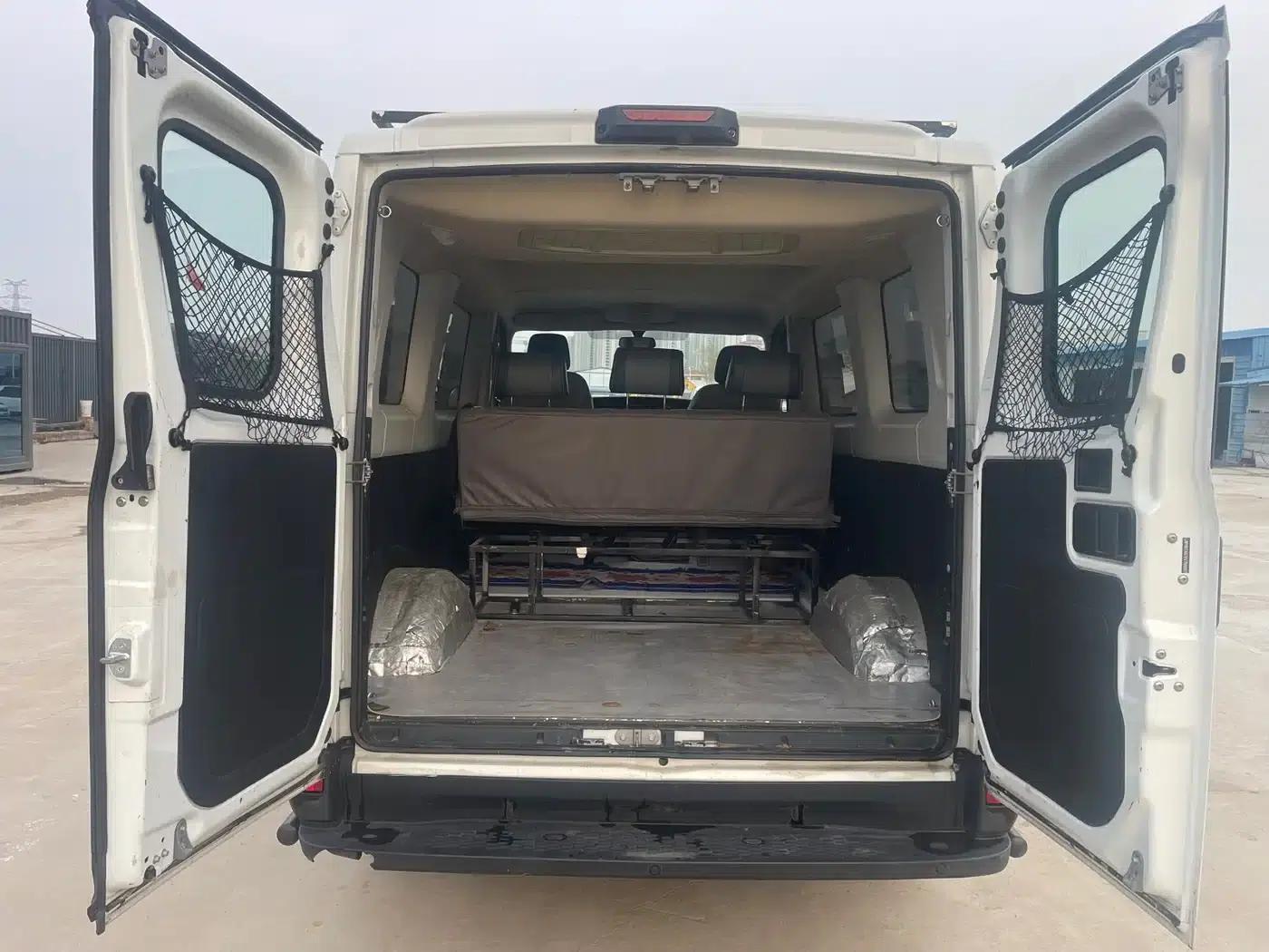 Iveco Daily 2020 3.0T 30th Anniversary Manual All-Round Edition F1C — миниатюра 4