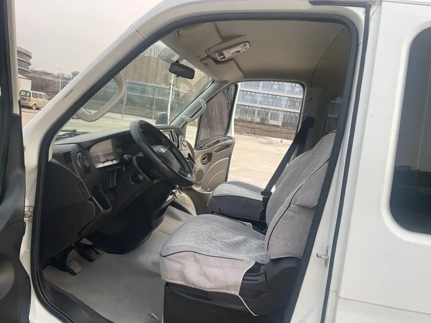 Iveco Daily 2020 3.0T 30th Anniversary Manual All-Round Edition F1C — миниатюра 10