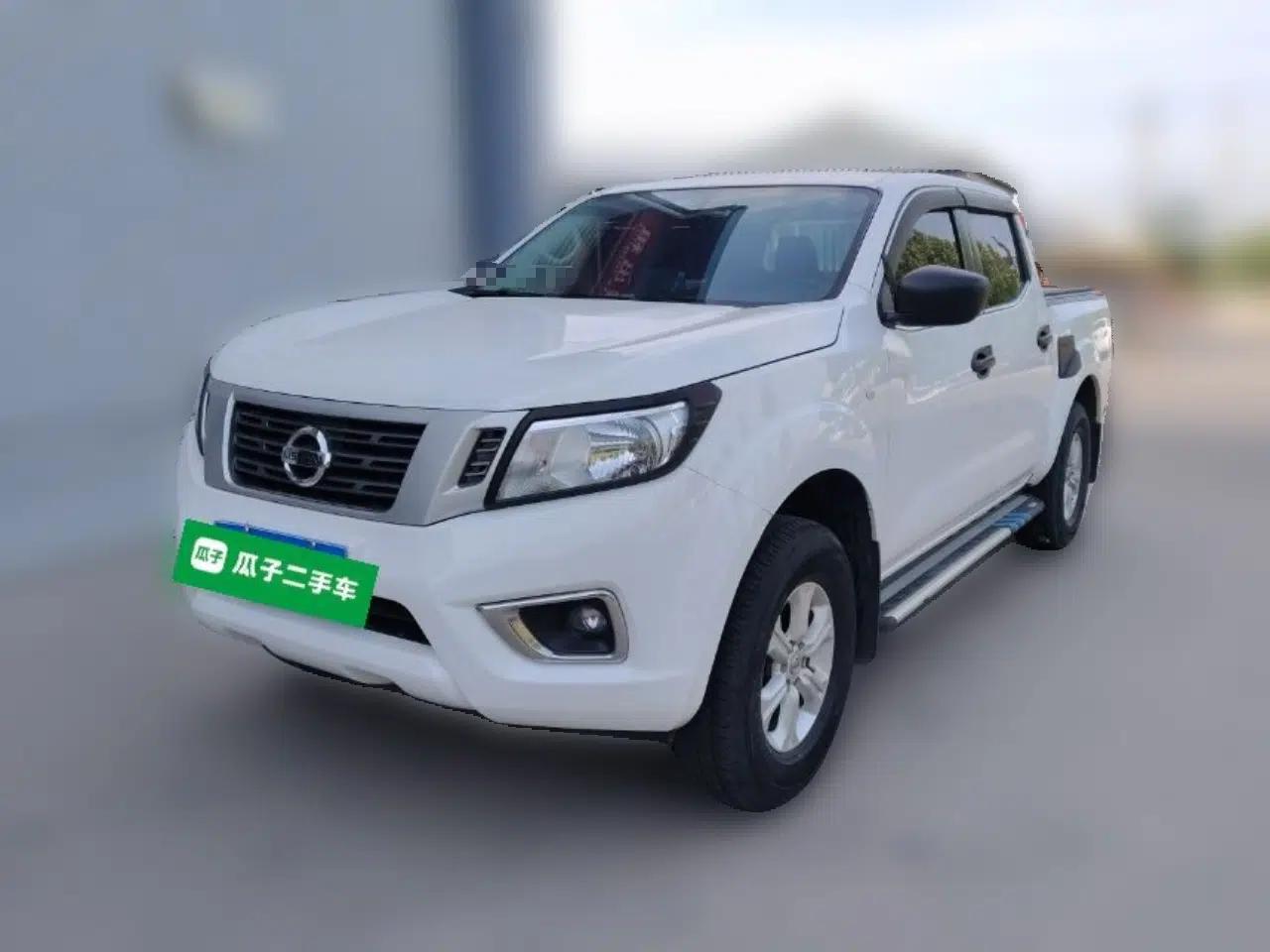 Nissan Navara 2017 2.5L Manual Two-Wheel Drive Standard Edition QR25 — миниатюра 1
