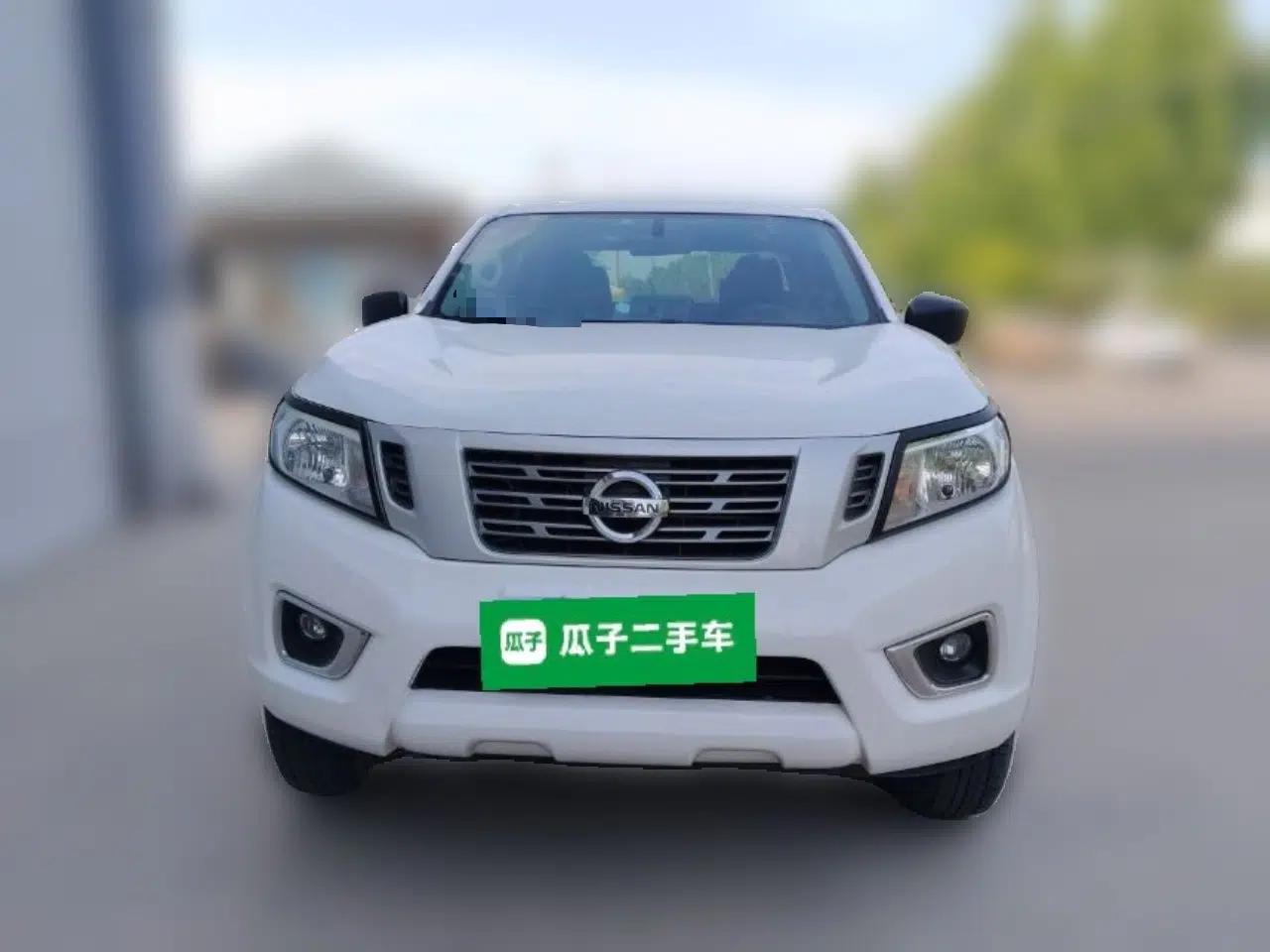 Nissan Navara 2017 2.5L Manual Two-Wheel Drive Standard Edition QR25 — миниатюра 2