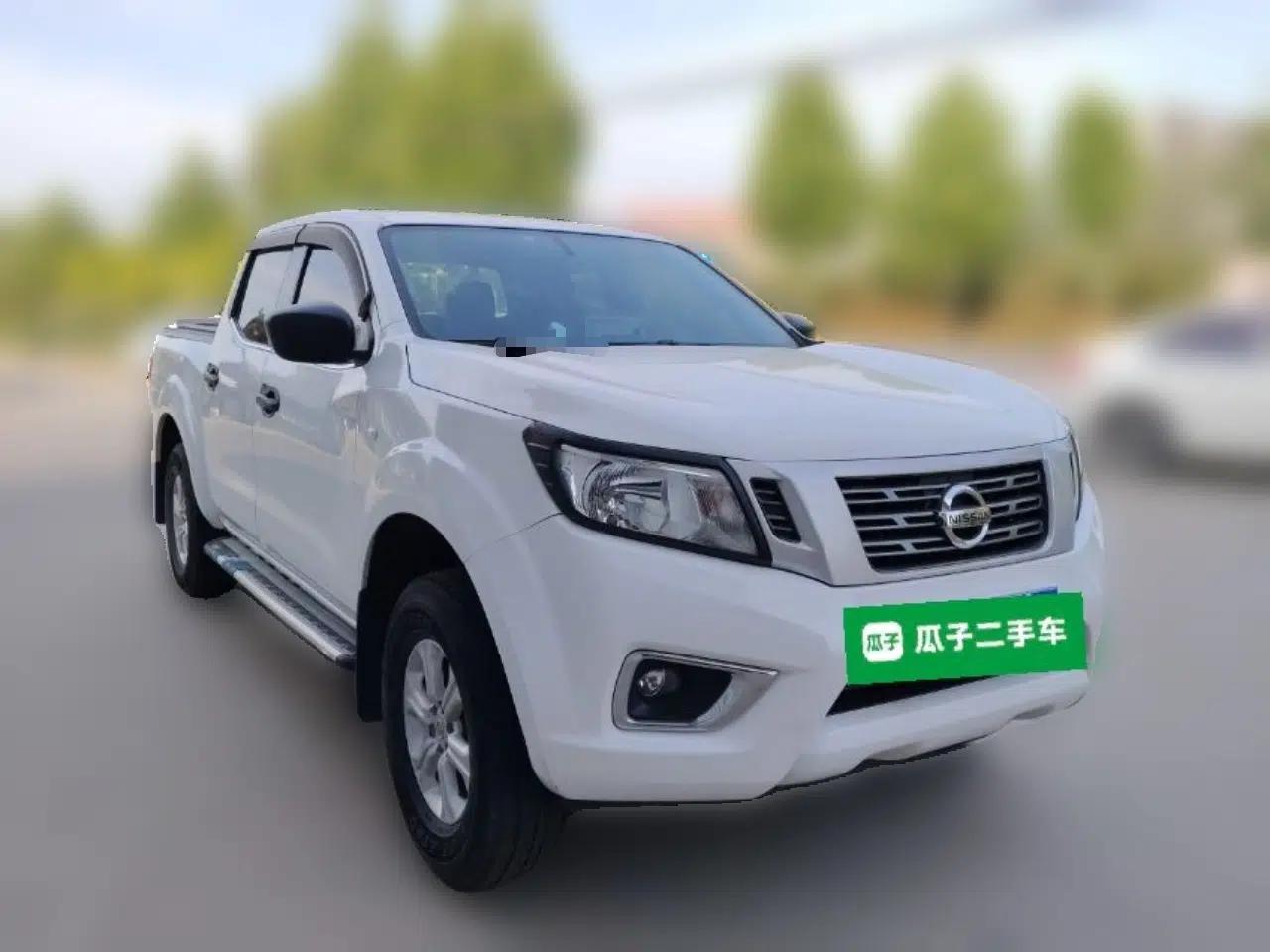 Nissan Navara 2017 2.5L Manual Two-Wheel Drive Standard Edition QR25 — миниатюра 3