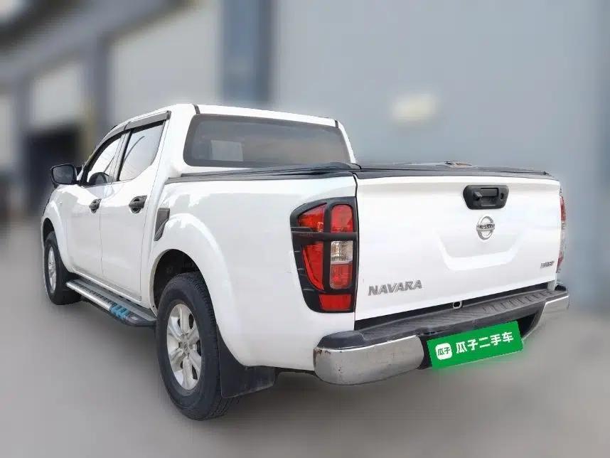 Nissan Navara 2017 2.5L Manual Two-Wheel Drive Standard Edition QR25 — миниатюра 4