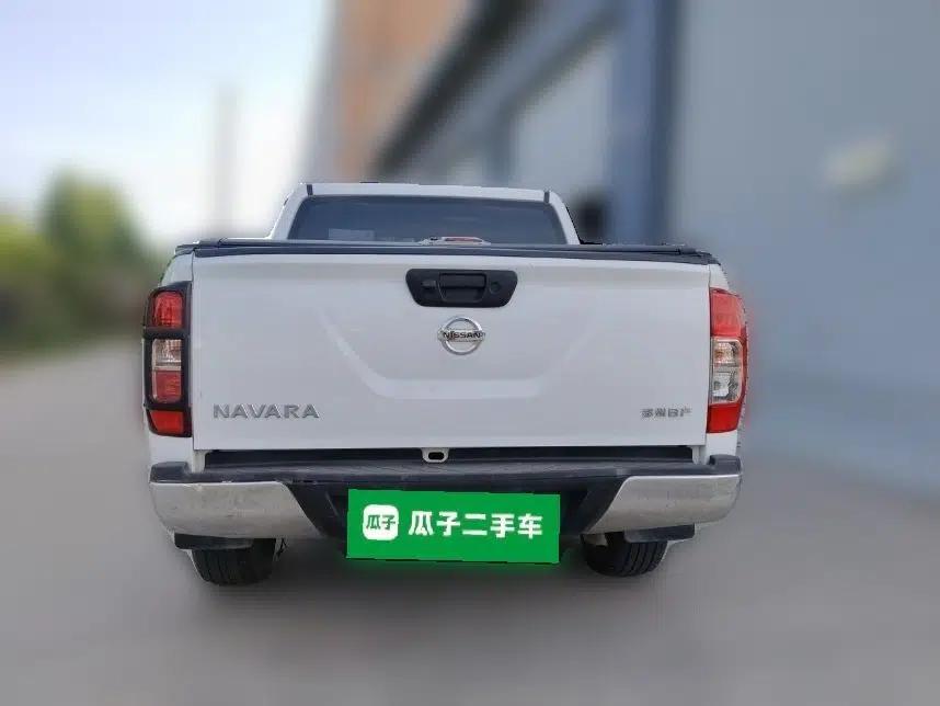 Nissan Navara 2017 2.5L Manual Two-Wheel Drive Standard Edition QR25 — миниатюра 5