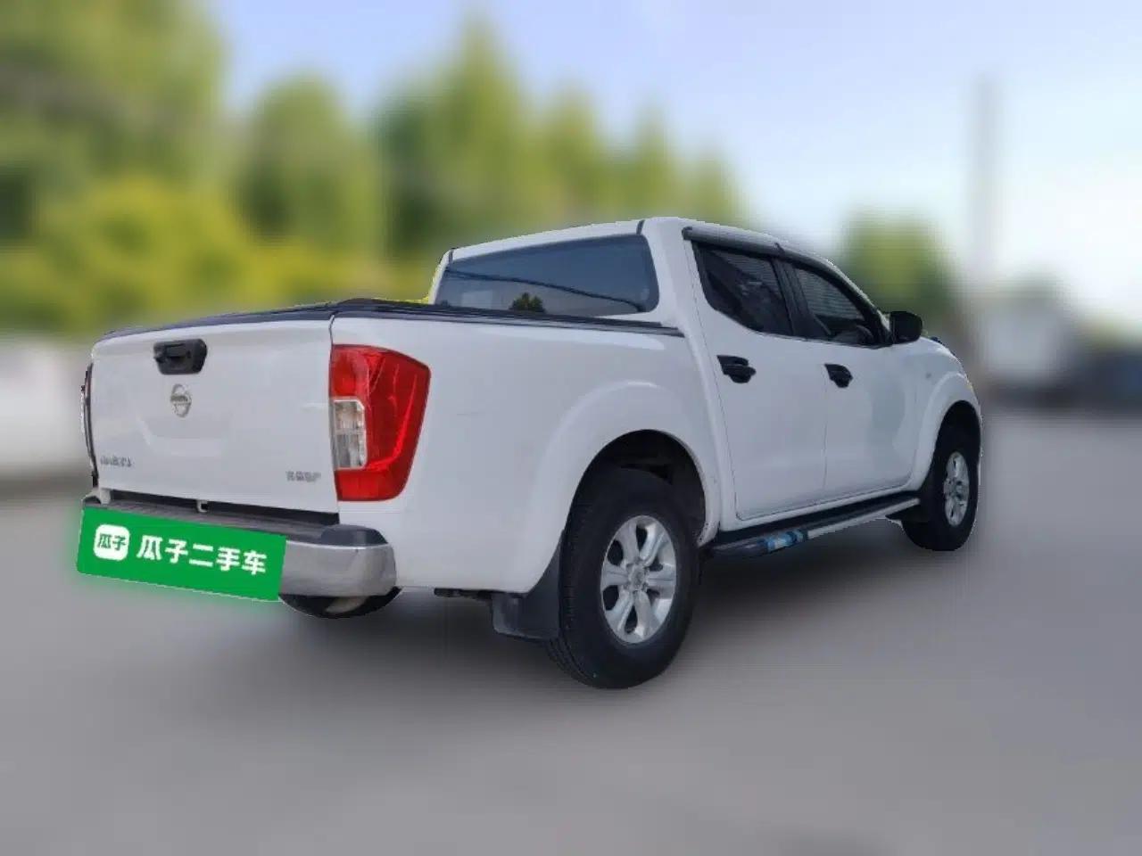 Nissan Navara 2017 2.5L Manual Two-Wheel Drive Standard Edition QR25 — миниатюра 6
