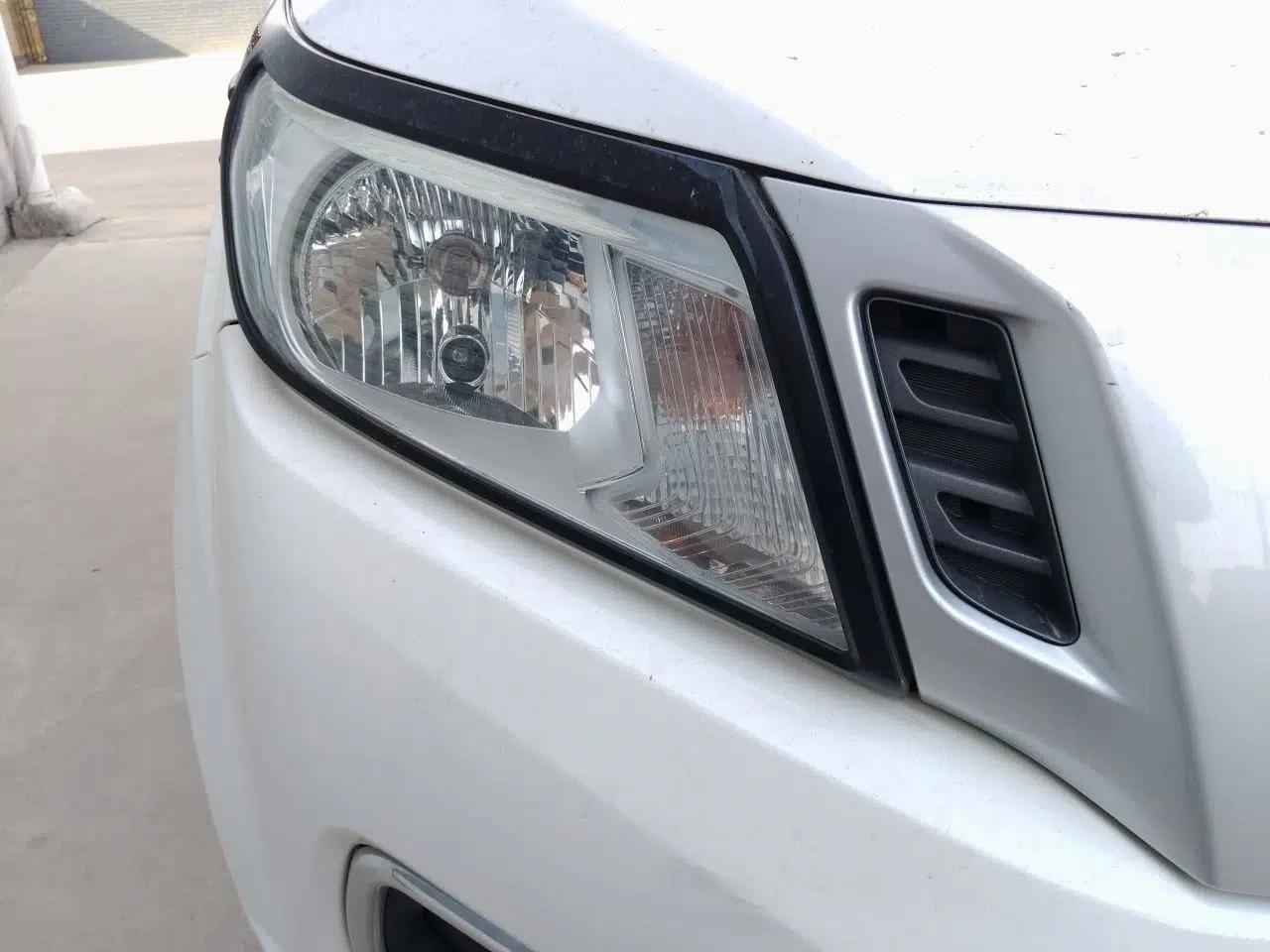 Nissan Navara 2017 2.5L Manual Two-Wheel Drive Standard Edition QR25 — миниатюра 7